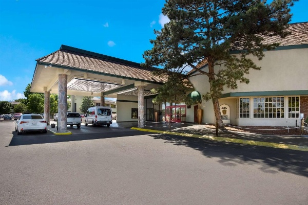 SureStay Plus Hotel by Best Western Reno Airport image 16