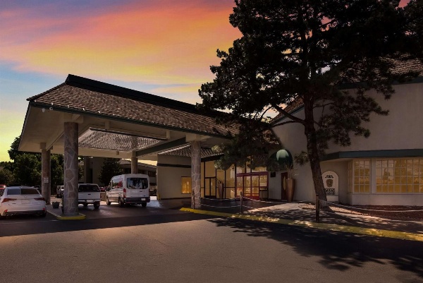 SureStay Plus Hotel by Best Western Reno Airport image 17