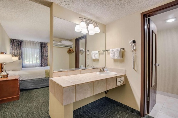 SureStay Plus Hotel by Best Western Reno Airport image 45