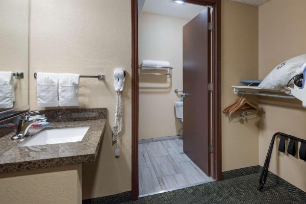 SureStay Plus Hotel by Best Western Reno Airport image 46